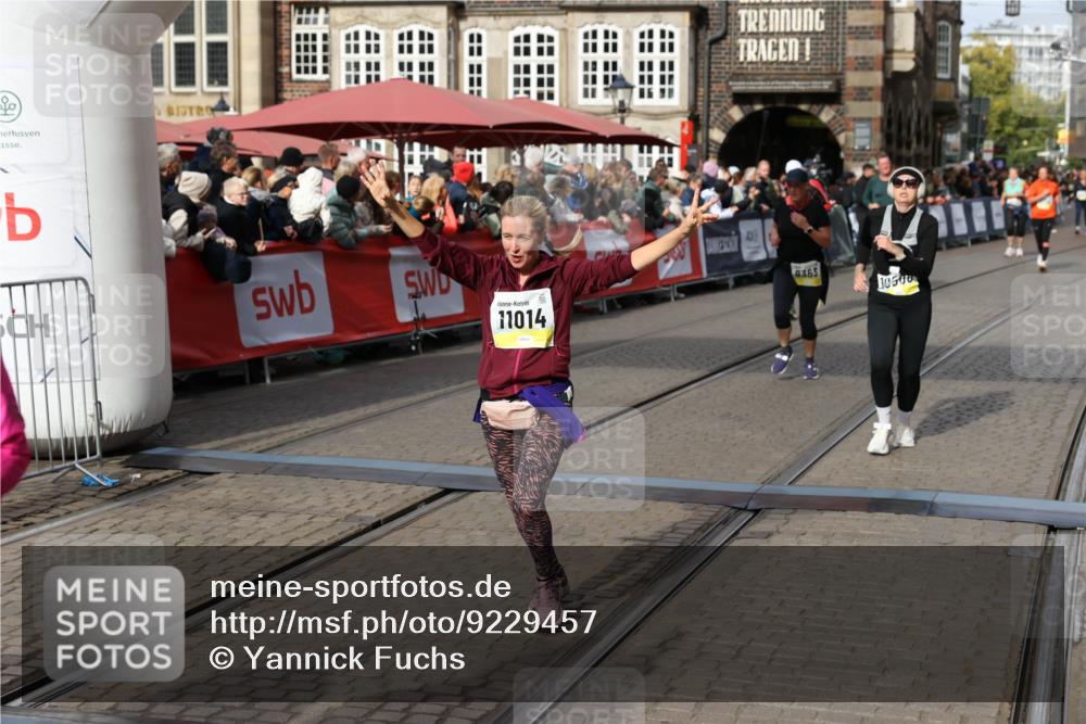 05.10.2025 - 20. swb-Marathon Bremen Yannick Fuchs http://msf.ph/oto/9229457 05.10.2025 11:02:16 Ziel 9324, 9363, 9426, 9686, 10301, 10508, 10855, 10879, 10887, 11014, 11454, 11459 meine-sportfotos.de