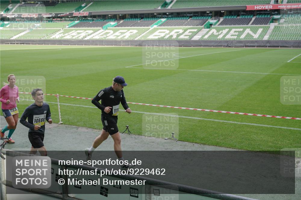 05.10.2025 - 20. swb-Marathon Bremen Michael Burmester http://msf.ph/oto/9229462 05.10.2025 10:28:11 Laufen im Stadion 1138, 7414, 9200, 9206, 9207, 9216, 9222, 9223, 9244, 9293, 9298, 9366, 9377, 9397, 9406, 9413, 9546, 9665, 9706, 9955, 10047, 10177, 10211, 10266, 10268, 10303, 10319, 10350, 10382, 10428, 10452, 10509, 10637, 10661, 10667, 10676, 10688, 10789, 10850, 10858, 10931, 10953, 11104, 11167, 11189, 11244, 11268, 11299, 11327, 11462, 11498, 11513, 11579, 11628, 11678, 11705, 9339, 9500, 9670, 9709, 9711, 10634, 10639, 10750, 10947 meine-sportfotos.de