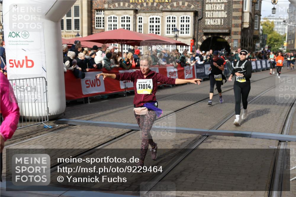 05.10.2025 - 20. swb-Marathon Bremen Yannick Fuchs http://msf.ph/oto/9229464 05.10.2025 11:02:16 Ziel 9324, 9363, 9426, 9686, 10301, 10508, 10855, 10879, 10887, 11014, 11454, 11459 meine-sportfotos.de