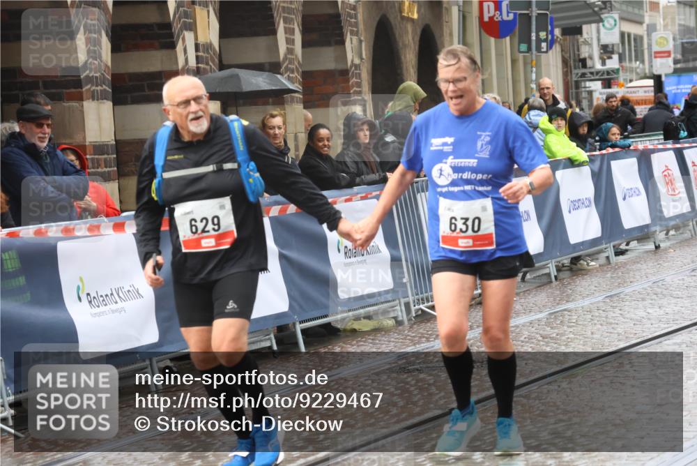 05.10.2025 - 20. swb-Marathon Bremen Strokosch-Dieckow http://msf.ph/oto/9229467 05.10.2025 15:00:20 Ziel 629, 630 meine-sportfotos.de