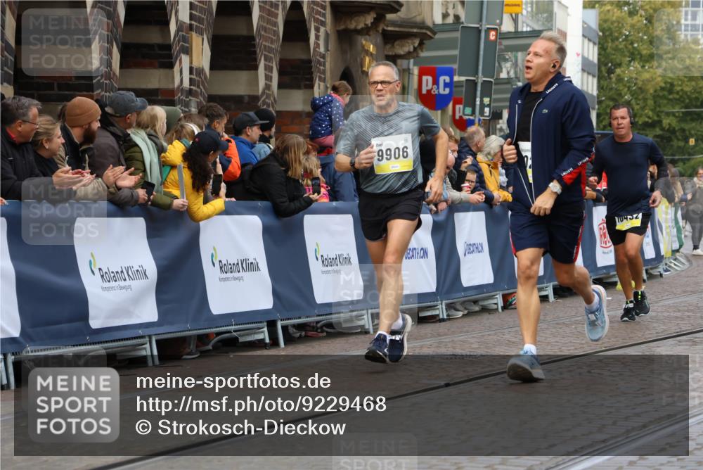 05.10.2025 - 20. swb-Marathon Bremen Strokosch-Dieckow http://msf.ph/oto/9229468 05.10.2025 10:51:12 Ziel 9906, 10215, 10222, 10432 meine-sportfotos.de