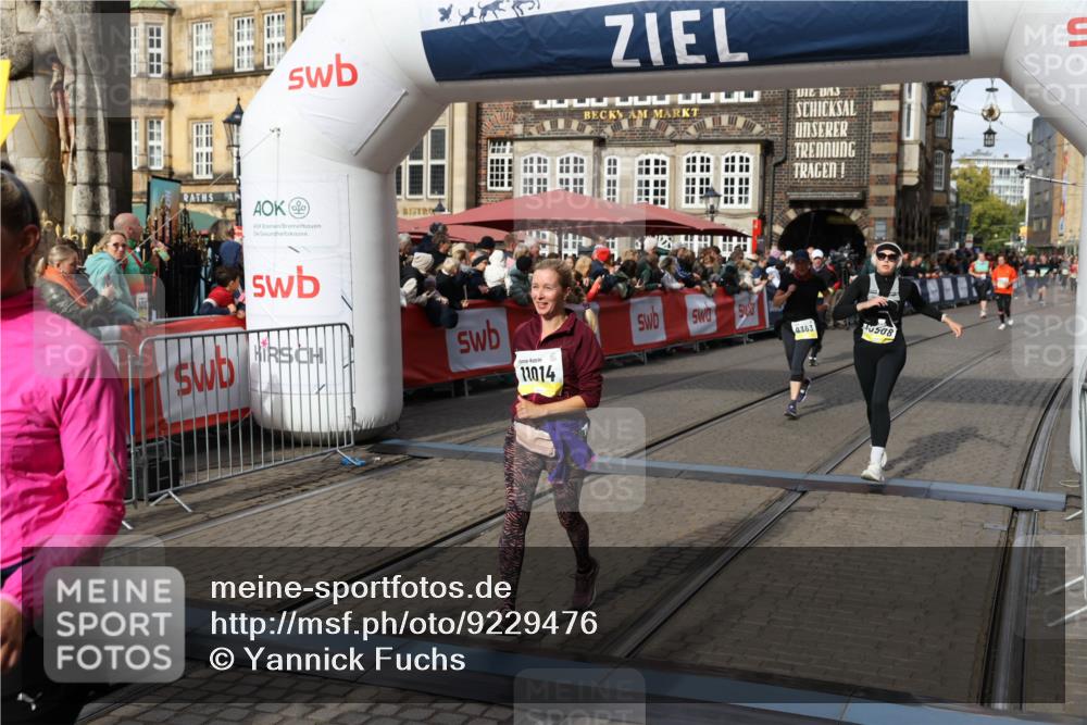 05.10.2025 - 20. swb-Marathon Bremen Yannick Fuchs http://msf.ph/oto/9229476 05.10.2025 11:02:16 Ziel 9324, 9363, 9426, 9686, 10301, 10508, 10855, 10879, 10887, 11014, 11454, 11459 meine-sportfotos.de