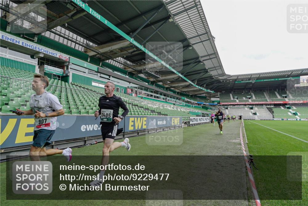 05.10.2025 - 20. swb-Marathon Bremen Michael Burmester http://msf.ph/oto/9229477 05.10.2025 12:42:21 Laufen im Stadion 635, 907, 965, 1123, 1215, 1612, 1645, 1763, 2068, 3153, 3294, 4635, 5028, 6903, 7405, 9, 1042, 1258, 1476, 2743, 2801, 3817, 4158, 4984, 8211 meine-sportfotos.de