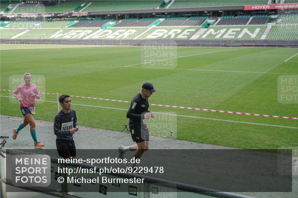 05.10.2025 - 20. swb-Marathon Bremen Michael Burmester http://msf.ph/oto/9229478 05.10.2025 10:28:11 Laufen im Stadion 1138, 7414, 9200, 9206, 9207, 9216, 9222, 9223, 9244, 9293, 9298, 9366, 9377, 9397, 9406, 9413, 9546, 9665, 9706, 9955, 10047, 10177, 10211, 10266, 10268, 10303, 10319, 10350, 10382, 10428, 10452, 10509, 10637, 10661, 10667, 10676, 10688, 10789, 10850, 10858, 10931, 10953, 11104, 11167, 11189, 11244, 11268, 11299, 11327, 11462, 11498, 11513, 11579, 11628, 11678, 11705, 9339, 9500, 9670, 9709, 9711, 10634, 10639, 10750, 10947 meine-sportfotos.de