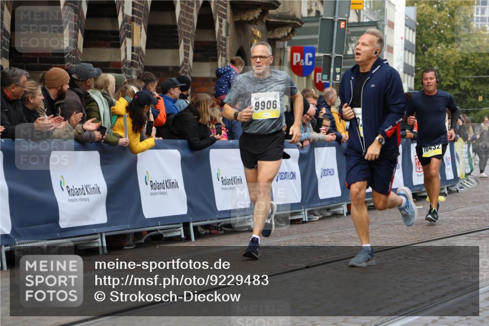 05.10.2025 - 20. swb-Marathon Bremen Strokosch-Dieckow http://msf.ph/oto/9229483 05.10.2025 10:51:13 Ziel 9906, 10215, 10222, 10432 meine-sportfotos.de