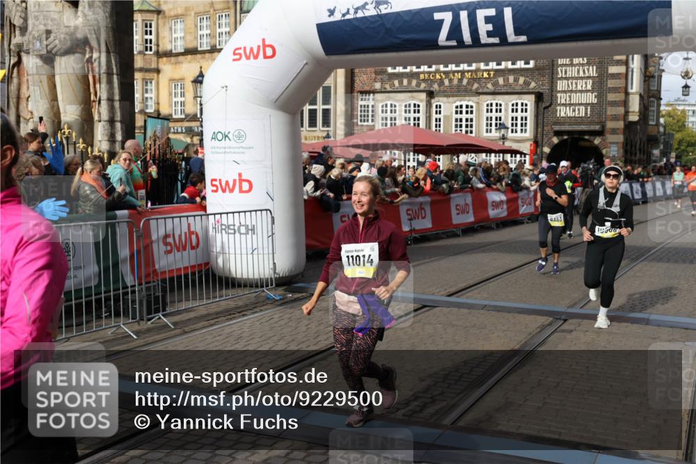 05.10.2025 - 20. swb-Marathon Bremen Yannick Fuchs http://msf.ph/oto/9229500 05.10.2025 11:02:16 Ziel 9324, 9363, 9426, 9686, 10301, 10508, 10855, 10879, 10887, 11014, 11454, 11459 meine-sportfotos.de