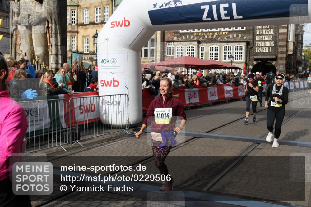 05.10.2025 - 20. swb-Marathon Bremen Yannick Fuchs http://msf.ph/oto/9229506 05.10.2025 11:02:16 Ziel 9324, 9363, 9426, 9686, 10301, 10508, 10855, 10879, 10887, 11014, 11454, 11459 meine-sportfotos.de