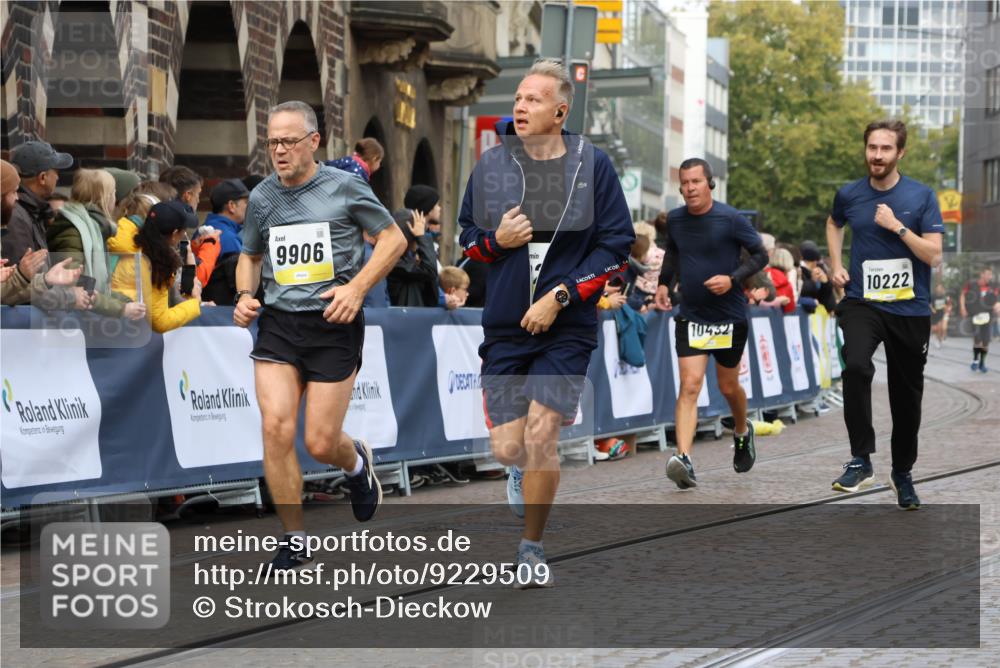 05.10.2025 - 20. swb-Marathon Bremen Strokosch-Dieckow http://msf.ph/oto/9229509 05.10.2025 10:51:13 Ziel 9906, 10215, 10222, 10432 meine-sportfotos.de