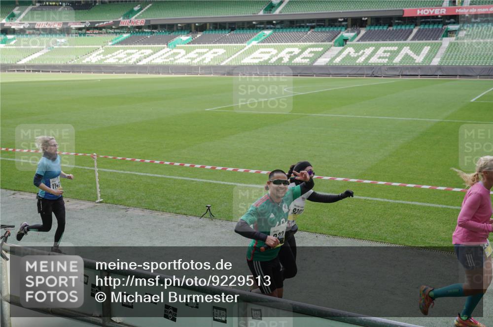 05.10.2025 - 20. swb-Marathon Bremen Michael Burmester http://msf.ph/oto/9229513 05.10.2025 10:28:13 Laufen im Stadion 1138, 7414, 9200, 9206, 9207, 9216, 9222, 9223, 9244, 9293, 9298, 9366, 9377, 9397, 9406, 9413, 9546, 9665, 9706, 9955, 10047, 10109, 10177, 10211, 10266, 10268, 10303, 10319, 10350, 10382, 10428, 10452, 10509, 10637, 10661, 10667, 10676, 10688, 10789, 10850, 10858, 10875, 10931, 10953, 11104, 11167, 11189, 11244, 11248, 11268, 11299, 11327, 11462, 11498, 11513, 11579, 11628, 11678, 11705, 9339, 9500, 9670, 9709, 9711, 10639, 10750, 10947 meine-sportfotos.de