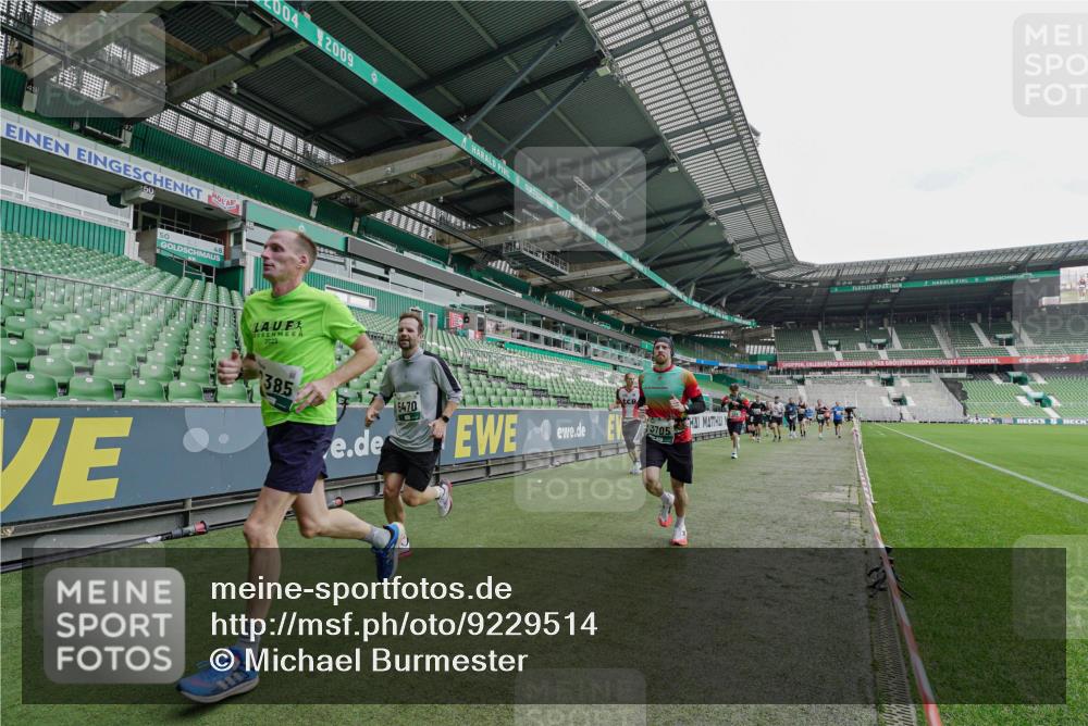 05.10.2025 - 20. swb-Marathon Bremen Michael Burmester http://msf.ph/oto/9229514 05.10.2025 12:42:35 Laufen im Stadion 588, 635, 907, 965, 1105, 1123, 1215, 1612, 1645, 1763, 1810, 2068, 2141, 2385, 3153, 3294, 3391, 3705, 4635, 5028, 5470, 5741, 7405, 7472, 7547, 7764, 6903 meine-sportfotos.de