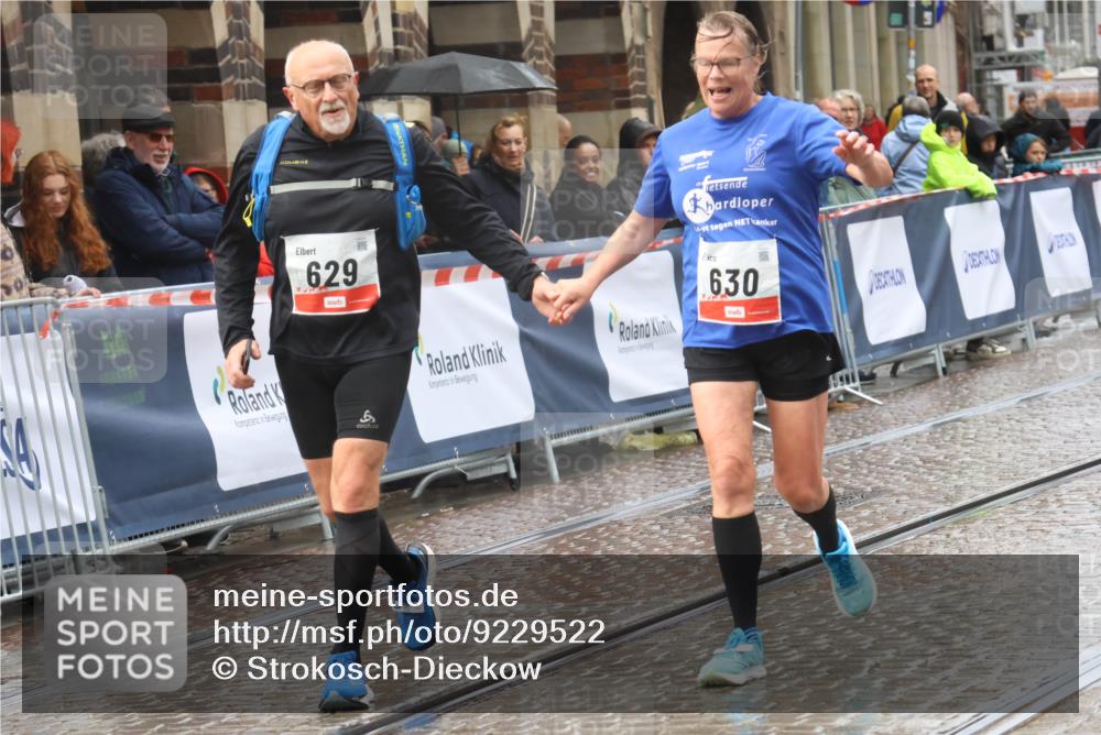 05.10.2025 - 20. swb-Marathon Bremen Strokosch-Dieckow http://msf.ph/oto/9229522 05.10.2025 15:00:20 Ziel 629, 630 meine-sportfotos.de