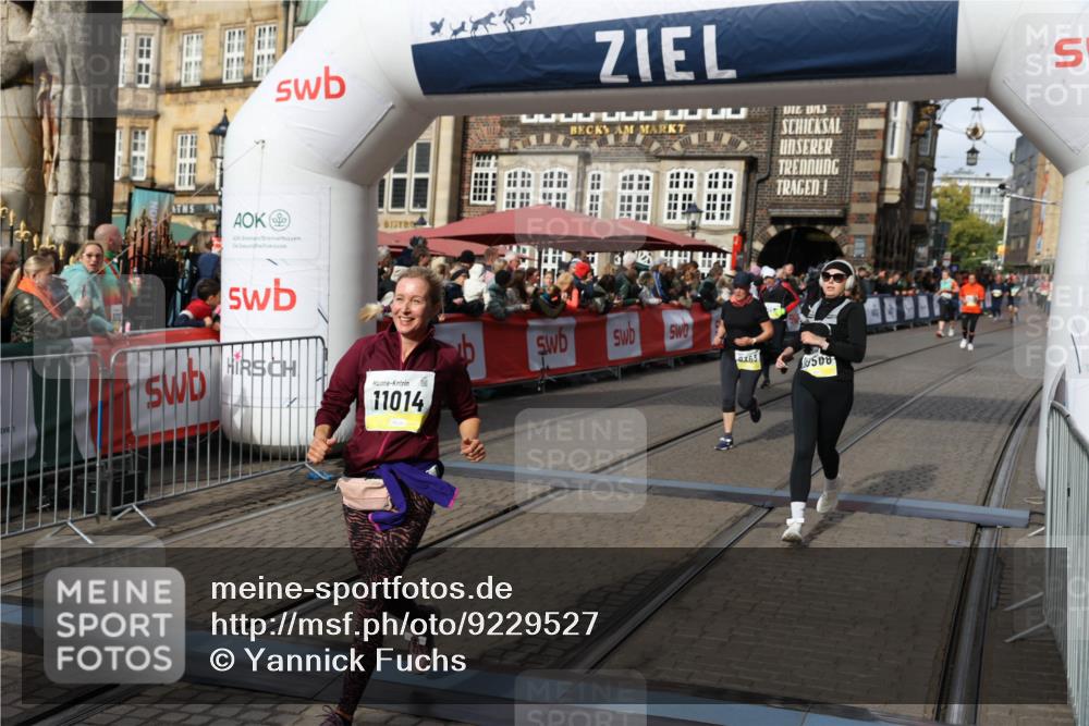05.10.2025 - 20. swb-Marathon Bremen Yannick Fuchs http://msf.ph/oto/9229527 05.10.2025 11:02:17 Ziel 9363, 9426, 9686, 10301, 10508, 11014, 11454, 11459 meine-sportfotos.de