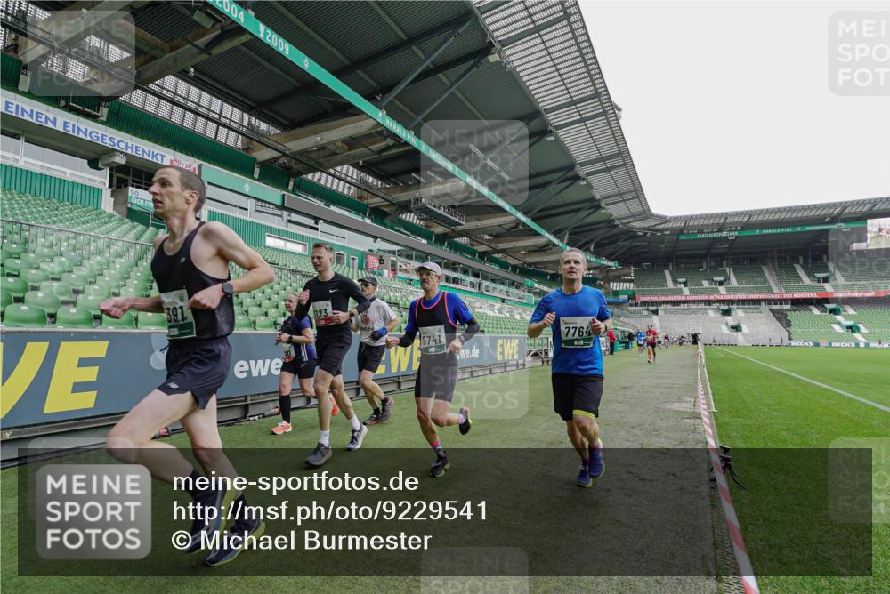 05.10.2025 - 20. swb-Marathon Bremen Michael Burmester http://msf.ph/oto/9229541 05.10.2025 12:42:43 Laufen im Stadion 588, 635, 907, 965, 1105, 1123, 1215, 1265, 1612, 1645, 1763, 1810, 2068, 2141, 2385, 3153, 3294, 3391, 3705, 4635, 5028, 5470, 5741, 7405, 7472, 7547, 7764, 8520, 6903 meine-sportfotos.de