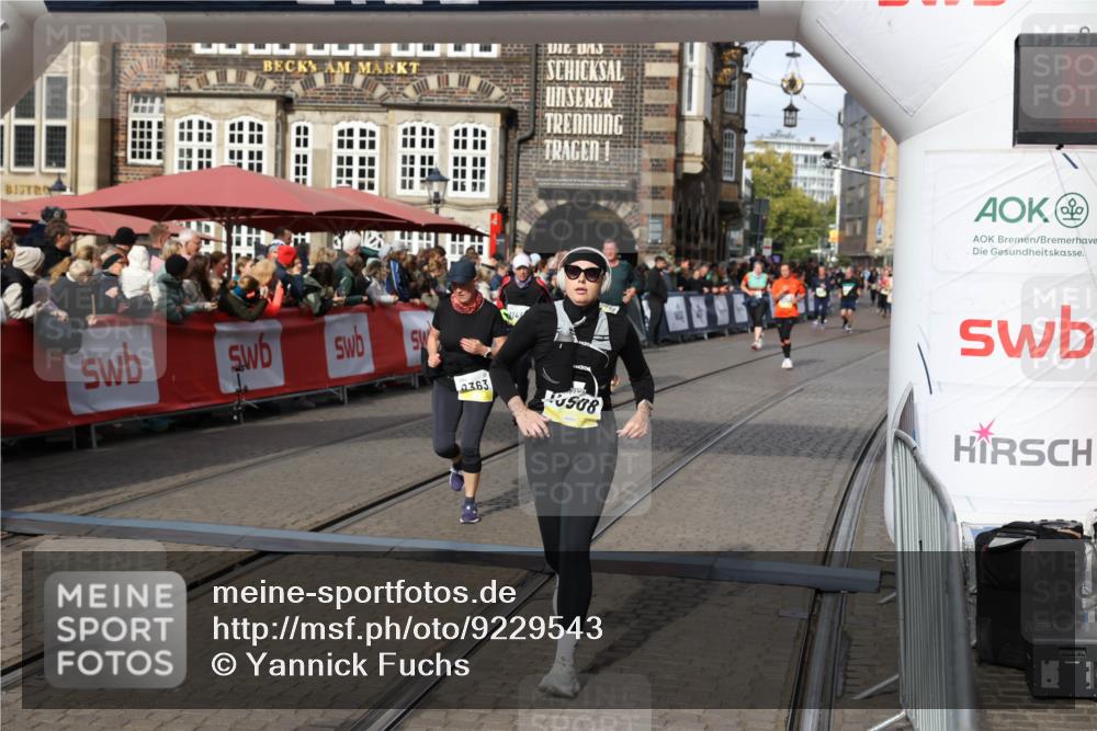 05.10.2025 - 20. swb-Marathon Bremen Yannick Fuchs http://msf.ph/oto/9229543 05.10.2025 11:02:17 Ziel 9363, 9426, 9686, 10301, 10508, 11014, 11454, 11459 meine-sportfotos.de