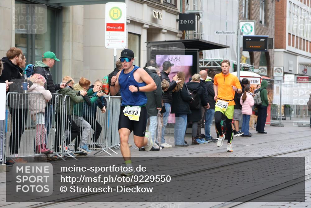 05.10.2025 - 20. swb-Marathon Bremen Strokosch-Dieckow http://msf.ph/oto/9229550 05.10.2025 10:36:34 Ziel 9429, 9480, 9833, 10425, 9429, 9480, 9833, 10425 meine-sportfotos.de
