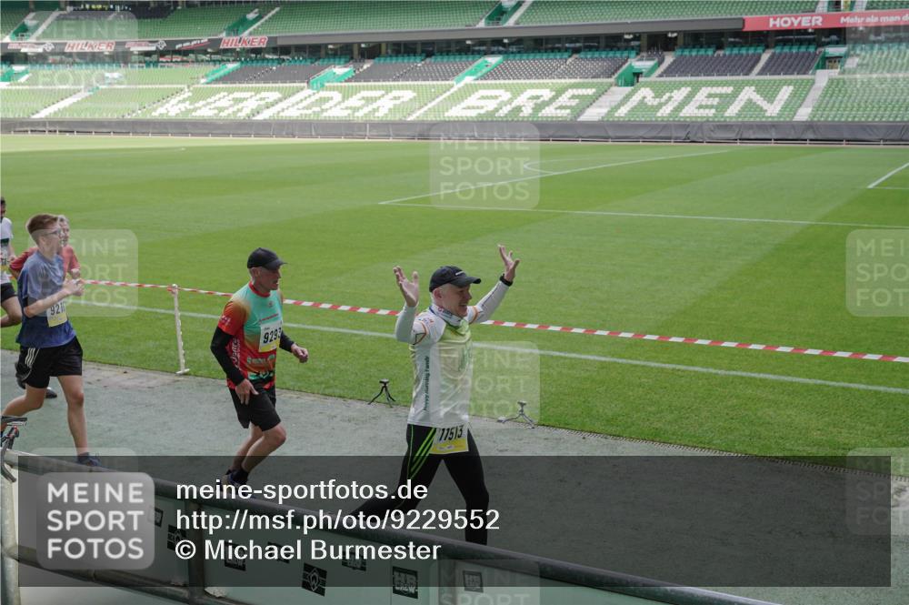 05.10.2025 - 20. swb-Marathon Bremen Michael Burmester http://msf.ph/oto/9229552 05.10.2025 10:28:16 Laufen im Stadion 1138, 7414, 9200, 9206, 9207, 9216, 9222, 9223, 9244, 9293, 9298, 9366, 9377, 9397, 9406, 9413, 9546, 9562, 9665, 9706, 9955, 10047, 10109, 10177, 10211, 10266, 10268, 10303, 10319, 10350, 10382, 10428, 10452, 10509, 10519, 10637, 10661, 10667, 10676, 10688, 10789, 10850, 10858, 10875, 10931, 10953, 10973, 11104, 11167, 11189, 11244, 11248, 11268, 11299, 11327, 11330, 11357, 11462, 11498, 11513, 11561, 11579, 11628, 11705, 9339, 9500, 9670, 9711, 10639 meine-sportfotos.de