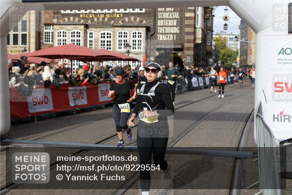 05.10.2025 - 20. swb-Marathon Bremen Yannick Fuchs http://msf.ph/oto/9229554 05.10.2025 11:02:17 Ziel 9363, 9426, 9686, 10301, 10508, 11014, 11454, 11459 meine-sportfotos.de