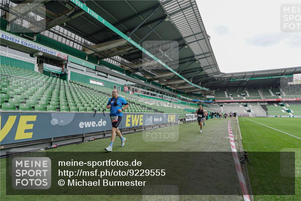 05.10.2025 - 20. swb-Marathon Bremen Michael Burmester http://msf.ph/oto/9229555 05.10.2025 12:42:53 Laufen im Stadion 588, 635, 662, 907, 965, 1105, 1123, 1215, 1265, 1612, 1645, 1652, 1810, 2062, 2068, 2141, 2385, 3153, 3294, 3391, 3705, 4664, 5028, 5231, 5470, 5741, 6423, 7405, 7472, 7498, 7547, 7764, 8053, 8520, 635, 1763, 4635, 6903 meine-sportfotos.de