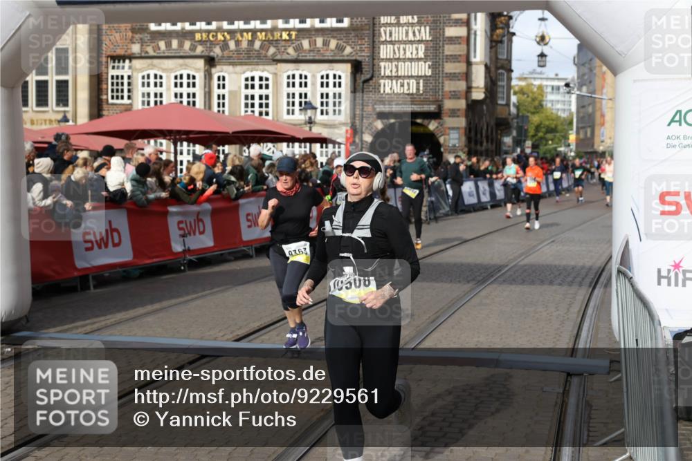 05.10.2025 - 20. swb-Marathon Bremen Yannick Fuchs http://msf.ph/oto/9229561 05.10.2025 11:02:17 Ziel 9363, 9426, 9686, 10301, 10508, 11014, 11454, 11459 meine-sportfotos.de