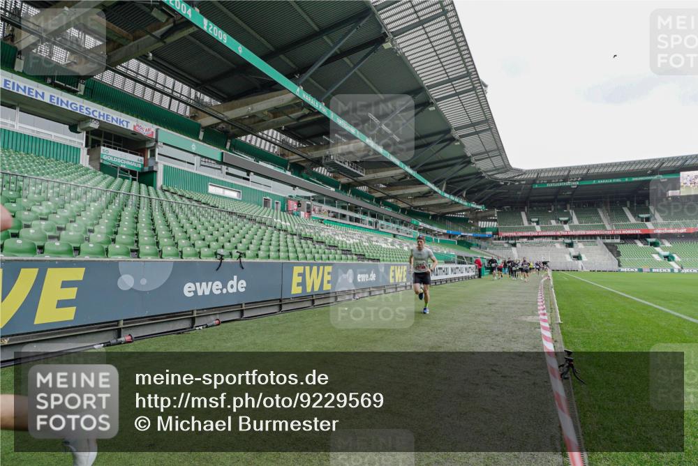 05.10.2025 - 20. swb-Marathon Bremen Michael Burmester http://msf.ph/oto/9229569 05.10.2025 12:42:55 Laufen im Stadion 588, 662, 907, 965, 1105, 1123, 1215, 1265, 1612, 1645, 1652, 1745, 1810, 2062, 2068, 2141, 2385, 3294, 3391, 3705, 4664, 5028, 5231, 5470, 5741, 6423, 7269, 7405, 7472, 7498, 7547, 7764, 8053, 8520, 635, 1763, 3153, 4635 meine-sportfotos.de