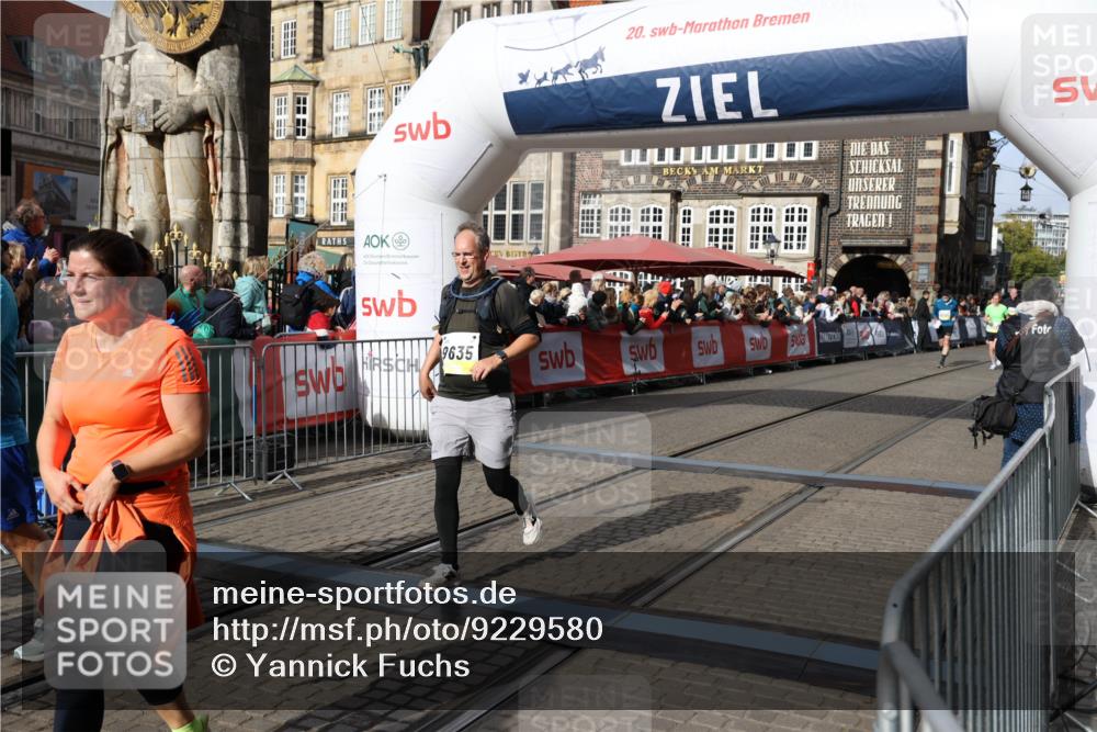 05.10.2025 - 20. swb-Marathon Bremen Yannick Fuchs http://msf.ph/oto/9229580 05.10.2025 10:59:30 Ziel 9183, 9454, 9635, 10200, 10407, 11006, 11007, 11207, 11400 meine-sportfotos.de
