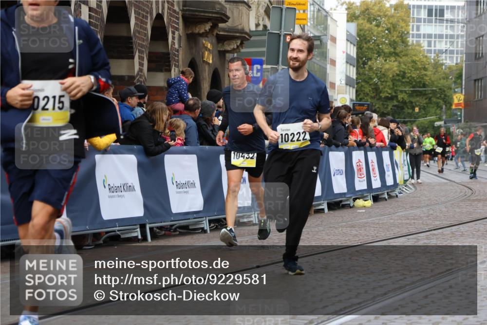 05.10.2025 - 20. swb-Marathon Bremen Strokosch-Dieckow http://msf.ph/oto/9229581 05.10.2025 10:51:14 Ziel 9906, 10215, 10222, 10432 meine-sportfotos.de