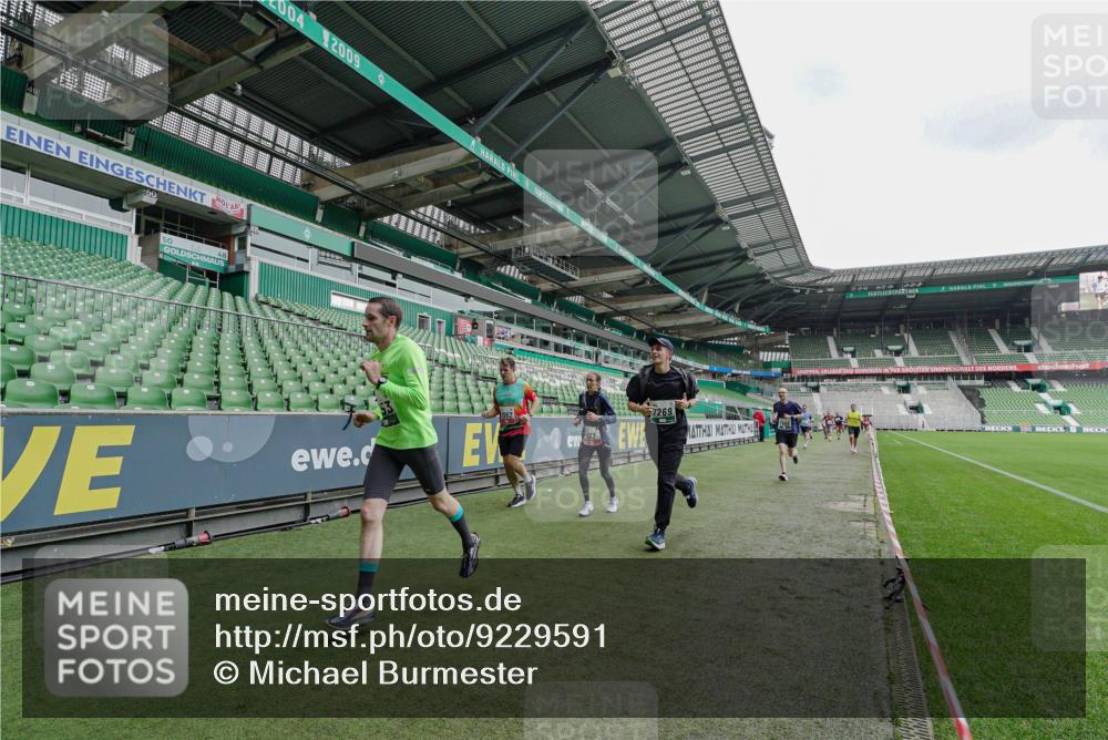 05.10.2025 - 20. swb-Marathon Bremen Michael Burmester http://msf.ph/oto/9229591 05.10.2025 12:43:03 Laufen im Stadion 588, 628, 662, 965, 1105, 1123, 1215, 1265, 1612, 1641, 1645, 1652, 1745, 1810, 2062, 2068, 2141, 2385, 3294, 3391, 3580, 3705, 4664, 5028, 5231, 5470, 5741, 5815, 6224, 6423, 7269, 7405, 7472, 7498, 7547, 7668, 7764, 8053, 8520, 635, 907, 1763, 3153, 4635 meine-sportfotos.de