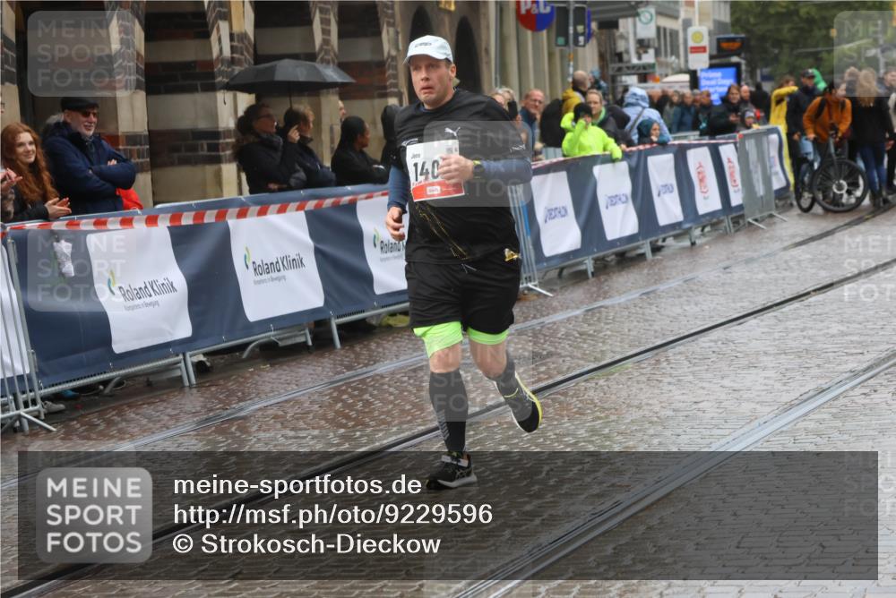05.10.2025 - 20. swb-Marathon Bremen Strokosch-Dieckow http://msf.ph/oto/9229596 05.10.2025 15:01:07 Ziel 1406, 1835 meine-sportfotos.de
