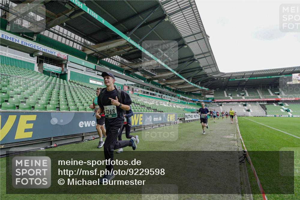 05.10.2025 - 20. swb-Marathon Bremen Michael Burmester http://msf.ph/oto/9229598 05.10.2025 12:43:04 Laufen im Stadion 588, 628, 662, 965, 1105, 1123, 1215, 1265, 1612, 1641, 1645, 1652, 1745, 1810, 2062, 2068, 2141, 2385, 3294, 3391, 3580, 3705, 4664, 5028, 5231, 5470, 5741, 5815, 6224, 6423, 7269, 7405, 7472, 7498, 7547, 7668, 7764, 8053, 8520, 635, 907, 1763, 3153, 4635 meine-sportfotos.de