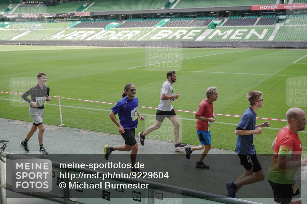 05.10.2025 - 20. swb-Marathon Bremen Michael Burmester http://msf.ph/oto/9229604 05.10.2025 10:28:17 Laufen im Stadion 1138, 7414, 9200, 9206, 9207, 9216, 9222, 9223, 9244, 9293, 9298, 9366, 9377, 9397, 9406, 9413, 9546, 9562, 9665, 9706, 9955, 10047, 10109, 10177, 10211, 10266, 10268, 10303, 10319, 10350, 10382, 10428, 10452, 10509, 10519, 10637, 10661, 10667, 10676, 10688, 10789, 10850, 10858, 10875, 10931, 10953, 10973, 11104, 11167, 11189, 11244, 11248, 11268, 11299, 11327, 11330, 11357, 11462, 11498, 11513, 11561, 11579, 11628, 11705, 9339, 9670, 10637 meine-sportfotos.de