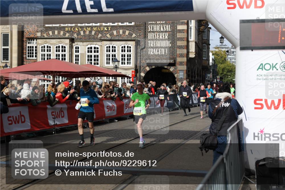 05.10.2025 - 20. swb-Marathon Bremen Yannick Fuchs http://msf.ph/oto/9229612 05.10.2025 10:59:34 Ziel 9635, 9737, 10391, 10809, 11006, 11007, 11728 meine-sportfotos.de