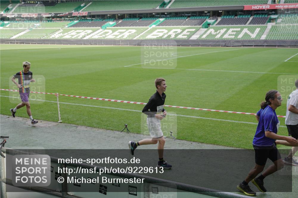 05.10.2025 - 20. swb-Marathon Bremen Michael Burmester http://msf.ph/oto/9229613 05.10.2025 10:28:18 Laufen im Stadion 1138, 7414, 9200, 9206, 9207, 9216, 9222, 9223, 9244, 9293, 9298, 9366, 9377, 9397, 9406, 9413, 9546, 9562, 9665, 9706, 9955, 10047, 10109, 10177, 10211, 10266, 10268, 10303, 10319, 10350, 10382, 10428, 10452, 10509, 10519, 10661, 10667, 10676, 10688, 10789, 10850, 10858, 10875, 10931, 10953, 10973, 11104, 11167, 11189, 11244, 11248, 11268, 11299, 11327, 11330, 11357, 11462, 11498, 11513, 11561, 11579, 11628, 11705, 9339, 9670, 10452, 10637 meine-sportfotos.de