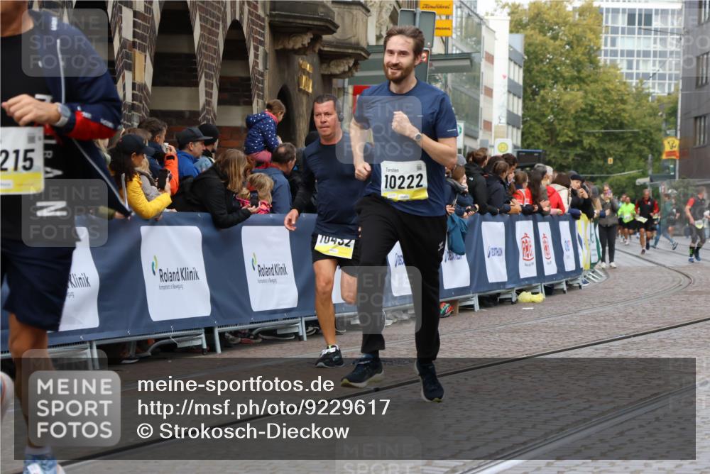 05.10.2025 - 20. swb-Marathon Bremen Strokosch-Dieckow http://msf.ph/oto/9229617 05.10.2025 10:51:15 Ziel 9906, 10215, 10222, 10432 meine-sportfotos.de