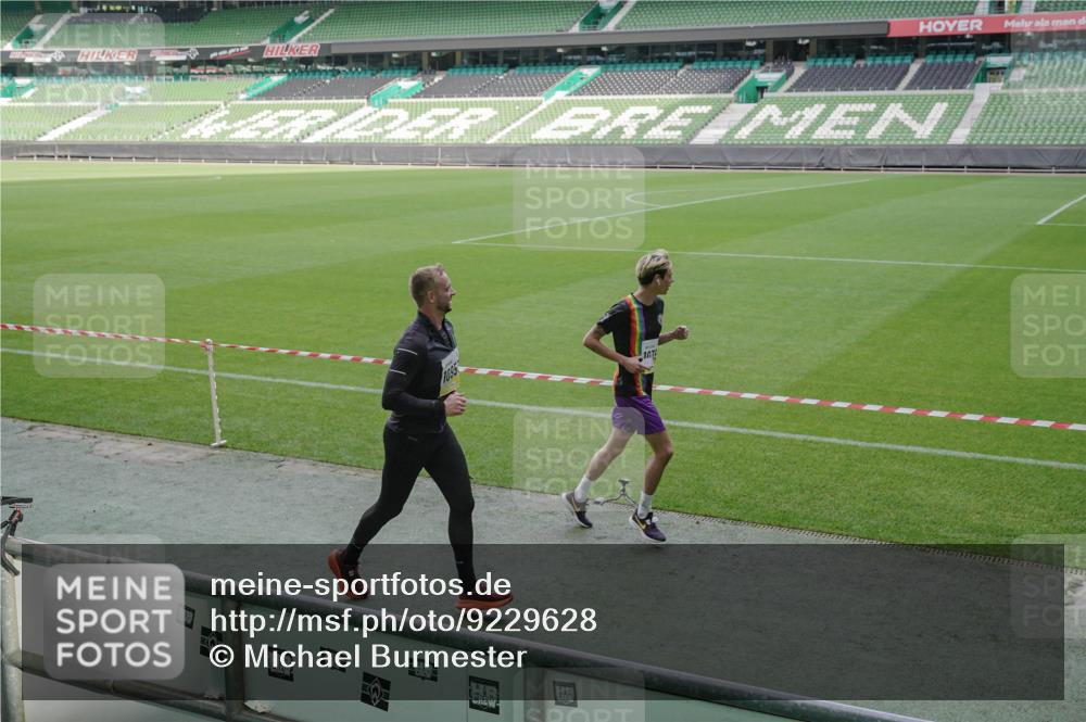05.10.2025 - 20. swb-Marathon Bremen Michael Burmester http://msf.ph/oto/9229628 05.10.2025 10:28:19 Laufen im Stadion 1138, 7414, 9200, 9206, 9207, 9216, 9222, 9223, 9244, 9293, 9298, 9366, 9377, 9397, 9406, 9413, 9546, 9562, 9665, 9706, 9955, 10047, 10109, 10177, 10211, 10266, 10268, 10303, 10319, 10350, 10382, 10428, 10509, 10519, 10661, 10667, 10676, 10688, 10789, 10850, 10858, 10875, 10931, 10953, 10973, 11104, 11167, 11189, 11244, 11248, 11268, 11299, 11327, 11330, 11357, 11462, 11498, 11513, 11561, 11579, 11628, 11705, 9339, 9670, 10452, 10637 meine-sportfotos.de