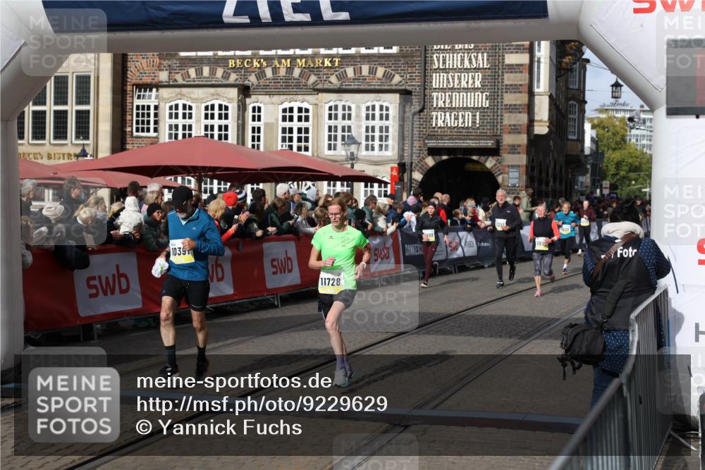 05.10.2025 - 20. swb-Marathon Bremen Yannick Fuchs http://msf.ph/oto/9229629 05.10.2025 10:59:34 Ziel 9635, 9737, 10391, 10809, 11006, 11007, 11728 meine-sportfotos.de