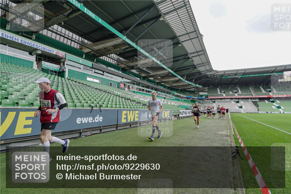 05.10.2025 - 20. swb-Marathon Bremen Michael Burmester http://msf.ph/oto/9229630 05.10.2025 12:43:16 Laufen im Stadion 577, 588, 628, 662, 706, 1105, 1123, 1215, 1265, 1641, 1652, 1745, 1810, 2062, 2141, 2385, 2967, 3391, 3435, 3580, 3705, 4369, 4631, 4664, 4867, 5028, 5231, 5287, 5470, 5495, 5741, 5815, 5988, 6224, 6385, 6423, 6912, 7269, 7472, 7498, 7547, 7668, 7764, 7816, 7834, 8053, 8520, 8593, 9095, 907, 965, 1612, 1645, 2068, 3294, 7405 meine-sportfotos.de