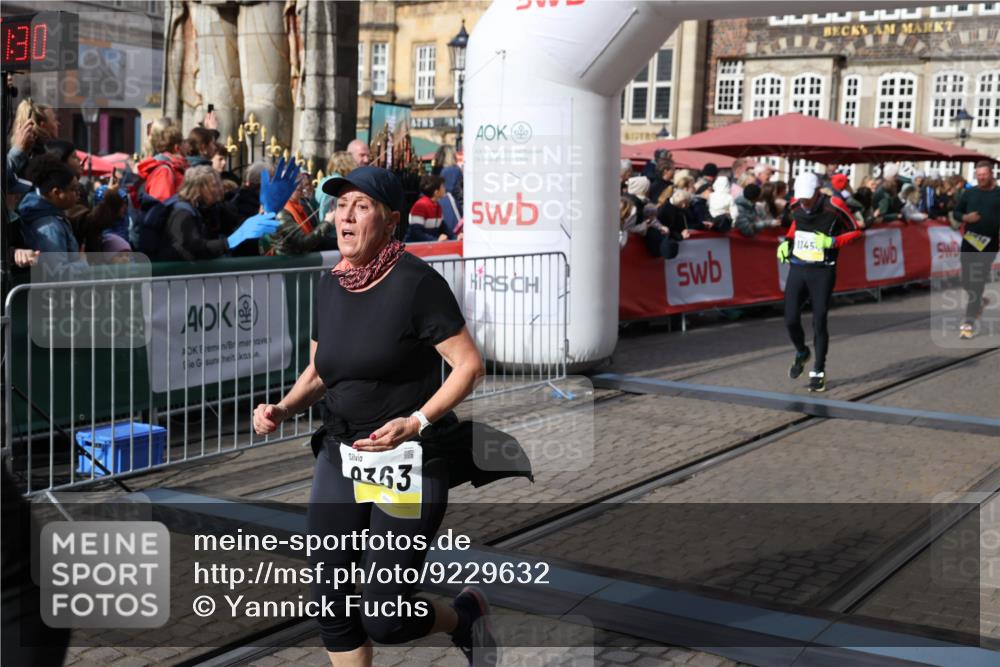 05.10.2025 - 20. swb-Marathon Bremen Yannick Fuchs http://msf.ph/oto/9229632 05.10.2025 11:02:19 Ziel 9363, 9426, 9686, 10301, 10508, 11014, 11340, 11454, 11459, 11646 meine-sportfotos.de