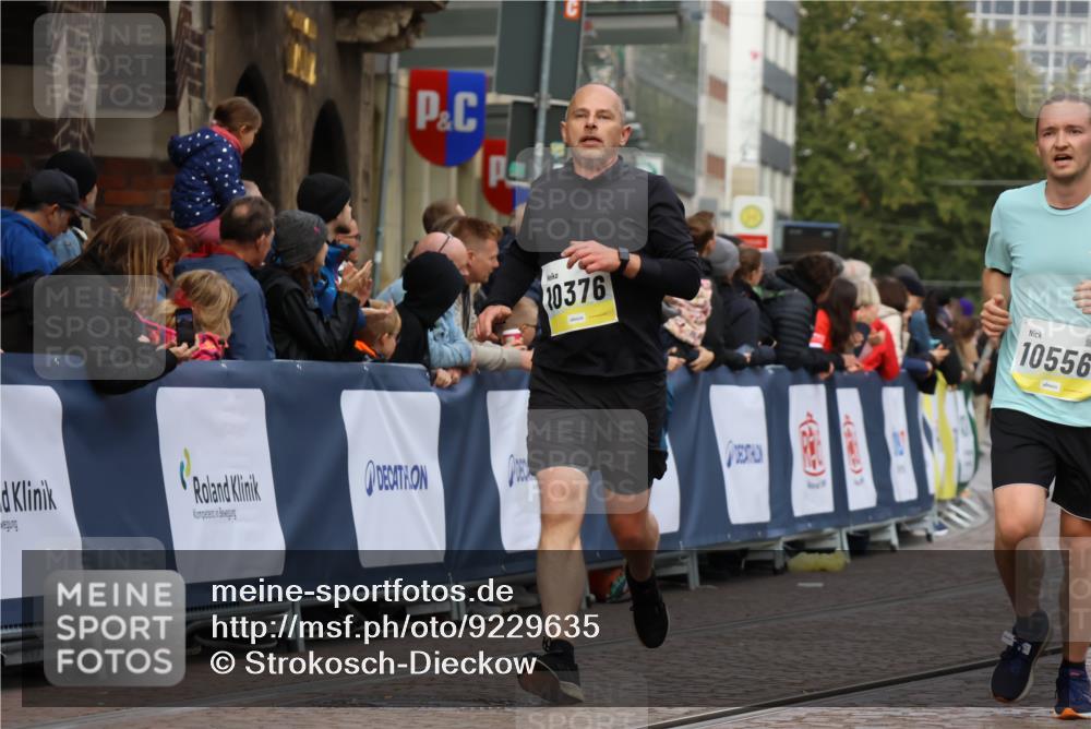 05.10.2025 - 20. swb-Marathon Bremen Strokosch-Dieckow http://msf.ph/oto/9229635 05.10.2025 10:51:22 Ziel 10321, 10376, 10556, 11177 meine-sportfotos.de