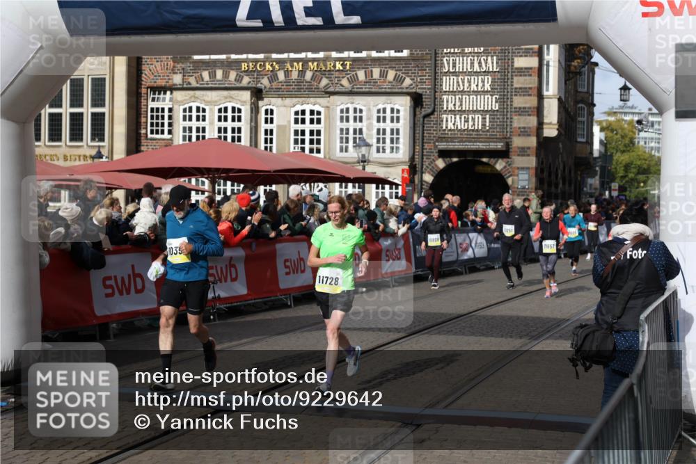 05.10.2025 - 20. swb-Marathon Bremen Yannick Fuchs http://msf.ph/oto/9229642 05.10.2025 10:59:35 Ziel 9635, 9737, 10391, 10809, 11657, 11728 meine-sportfotos.de