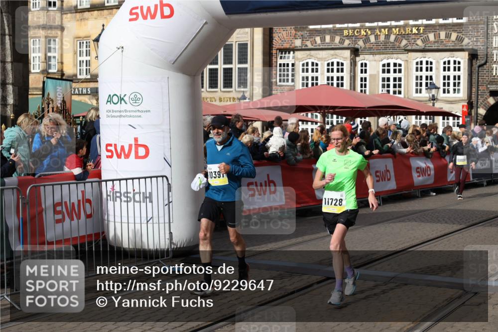 05.10.2025 - 20. swb-Marathon Bremen Yannick Fuchs http://msf.ph/oto/9229647 05.10.2025 10:59:35 Ziel 9635, 9737, 10391, 10809, 11657, 11728 meine-sportfotos.de