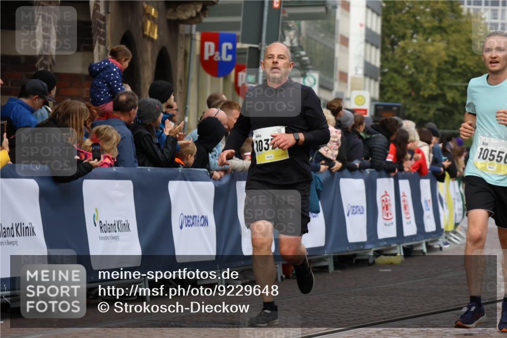 05.10.2025 - 20. swb-Marathon Bremen Strokosch-Dieckow http://msf.ph/oto/9229648 05.10.2025 10:51:22 Ziel 10321, 10376, 10556, 11177 meine-sportfotos.de