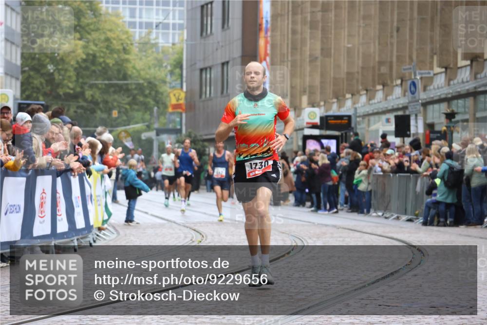 05.10.2025 - 20. swb-Marathon Bremen Strokosch-Dieckow http://msf.ph/oto/9229656 05.10.2025 12:28:32 Ziel 1730 meine-sportfotos.de