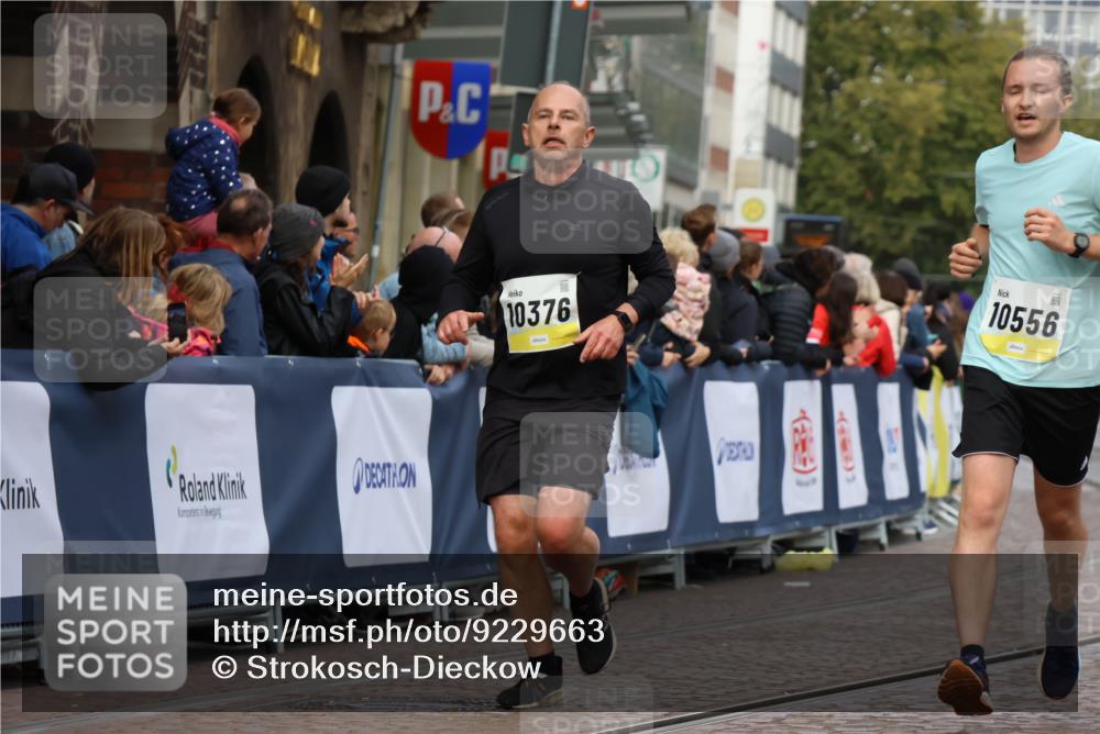 05.10.2025 - 20. swb-Marathon Bremen Strokosch-Dieckow http://msf.ph/oto/9229663 05.10.2025 10:51:22 Ziel 10321, 10376, 10556, 11177 meine-sportfotos.de