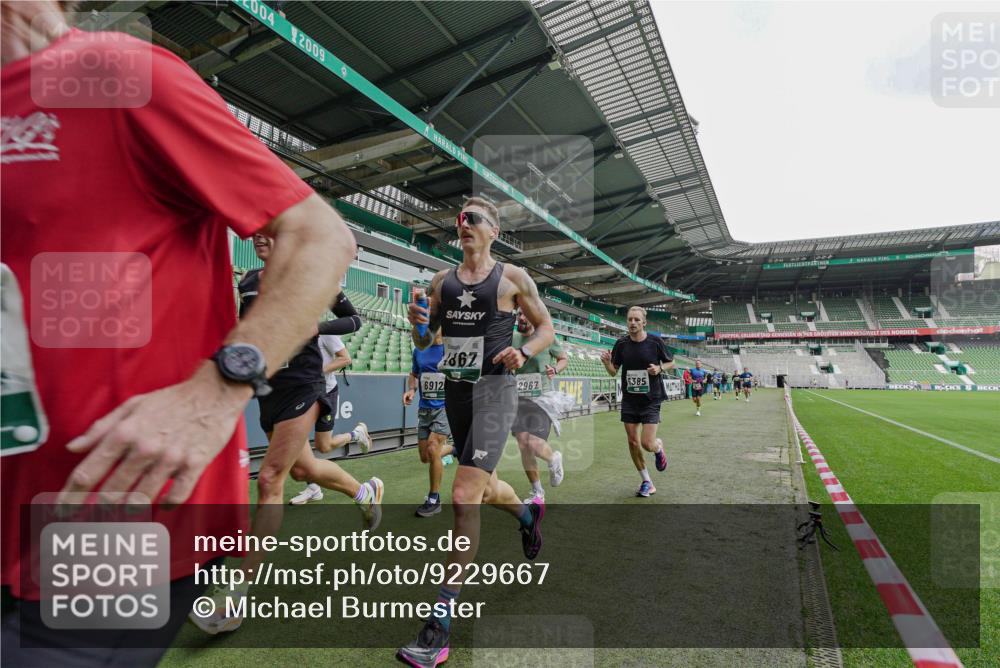 05.10.2025 - 20. swb-Marathon Bremen Michael Burmester http://msf.ph/oto/9229667 05.10.2025 12:43:22 Laufen im Stadion 577, 588, 628, 662, 706, 1105, 1265, 1641, 1652, 1745, 1810, 1992, 2062, 2141, 2385, 2967, 3391, 3435, 3580, 3705, 4369, 4631, 4664, 4867, 5014, 5231, 5287, 5470, 5495, 5741, 5815, 5988, 6224, 6385, 6423, 6912, 7269, 7472, 7498, 7547, 7668, 7764, 7816, 7834, 8053, 8275, 8520, 8593, 9095, 907, 965, 1123, 1215, 1612, 1645, 2068, 2141, 3294, 5028, 7405 meine-sportfotos.de