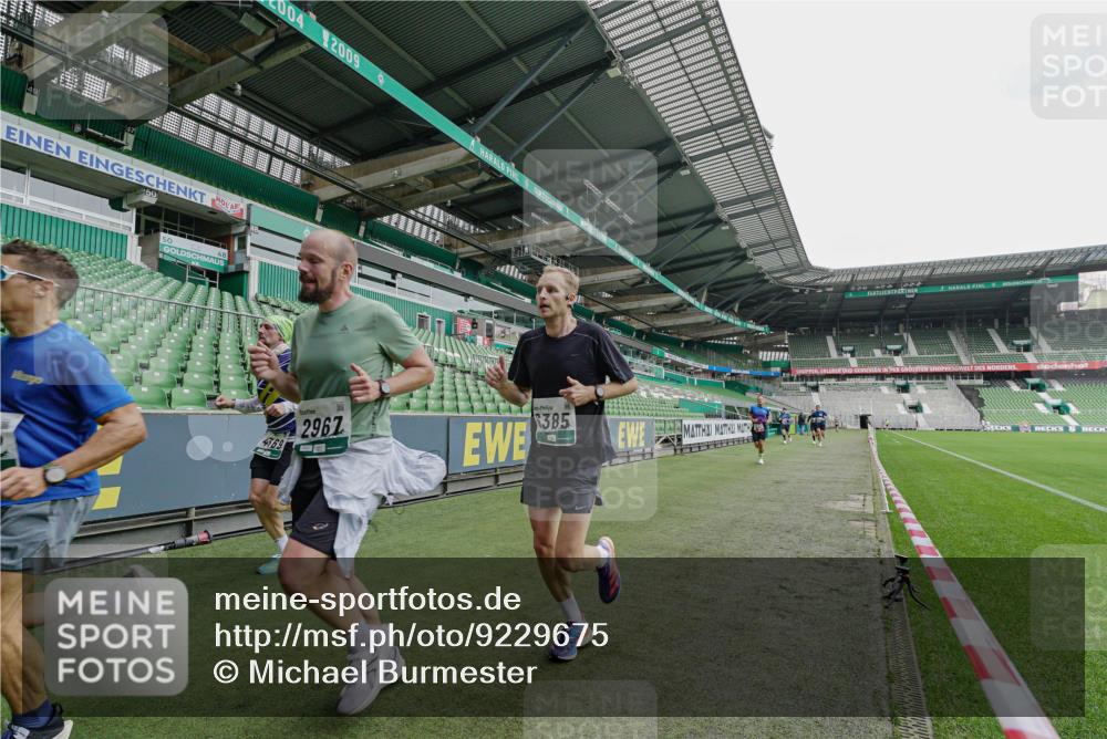 05.10.2025 - 20. swb-Marathon Bremen Michael Burmester http://msf.ph/oto/9229675 05.10.2025 12:43:23 Laufen im Stadion 577, 588, 628, 662, 706, 1105, 1265, 1641, 1652, 1745, 1810, 1992, 2062, 2385, 2967, 3391, 3435, 3580, 3705, 4369, 4631, 4664, 4867, 5014, 5231, 5287, 5470, 5495, 5741, 5815, 5988, 6224, 6385, 6423, 6912, 7269, 7472, 7498, 7547, 7668, 7764, 7816, 7834, 8053, 8275, 8520, 8593, 9095, 588, 965, 1123, 1215, 1612, 1645, 2068, 2141, 2385, 3294, 5028, 7405 meine-sportfotos.de