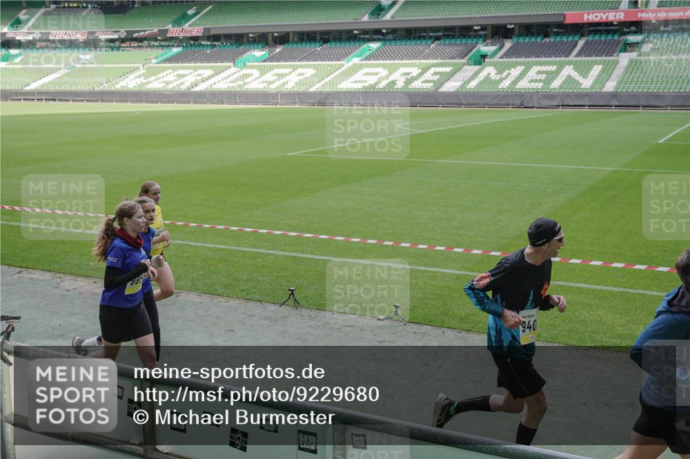 05.10.2025 - 20. swb-Marathon Bremen Michael Burmester http://msf.ph/oto/9229680 05.10.2025 10:28:23 Laufen im Stadion 1138, 7414, 9200, 9206, 9207, 9216, 9222, 9223, 9244, 9293, 9298, 9366, 9377, 9397, 9404, 9406, 9413, 9546, 9562, 9665, 9706, 9810, 9955, 10047, 10109, 10131, 10177, 10211, 10266, 10268, 10303, 10319, 10350, 10382, 10428, 10509, 10519, 10661, 10667, 10688, 10789, 10850, 10858, 10875, 10931, 10953, 10973, 11104, 11167, 11189, 11244, 11248, 11268, 11299, 11327, 11330, 11357, 11462, 11498, 11513, 11561, 11579, 11628, 11705, 9670, 10452, 10637, 10676, 11167 meine-sportfotos.de