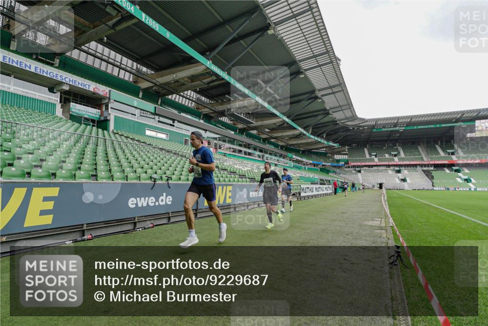 05.10.2025 - 20. swb-Marathon Bremen Michael Burmester http://msf.ph/oto/9229687 05.10.2025 12:43:30 Laufen im Stadion 288, 577, 628, 662, 706, 1265, 1641, 1652, 1745, 1992, 2062, 2967, 3391, 3435, 3580, 4369, 4631, 4664, 4867, 5014, 5231, 5287, 5495, 5741, 5815, 5988, 6224, 6385, 6423, 6912, 7269, 7472, 7498, 7547, 7668, 7764, 7816, 7834, 8053, 8275, 8520, 8593, 9095, 588, 965, 1105, 1123, 1215, 1612, 1645, 1810, 2068, 2141, 2385, 3294, 3705, 5028, 5470, 7405, 7547 meine-sportfotos.de