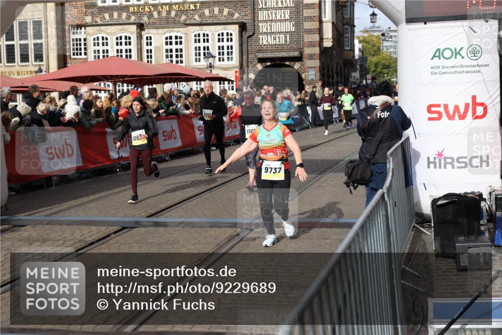 05.10.2025 - 20. swb-Marathon Bremen Yannick Fuchs http://msf.ph/oto/9229689 05.10.2025 10:59:37 Ziel 9737, 10391, 10809, 11251, 11657, 11728 meine-sportfotos.de