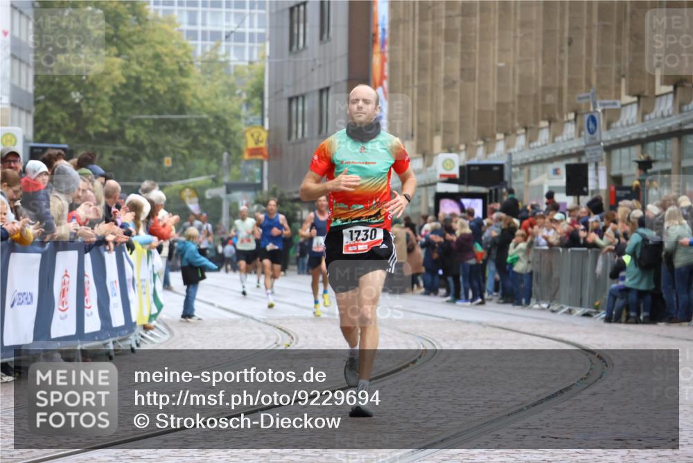 05.10.2025 - 20. swb-Marathon Bremen Strokosch-Dieckow http://msf.ph/oto/9229694 05.10.2025 12:28:33 Ziel 1730 meine-sportfotos.de