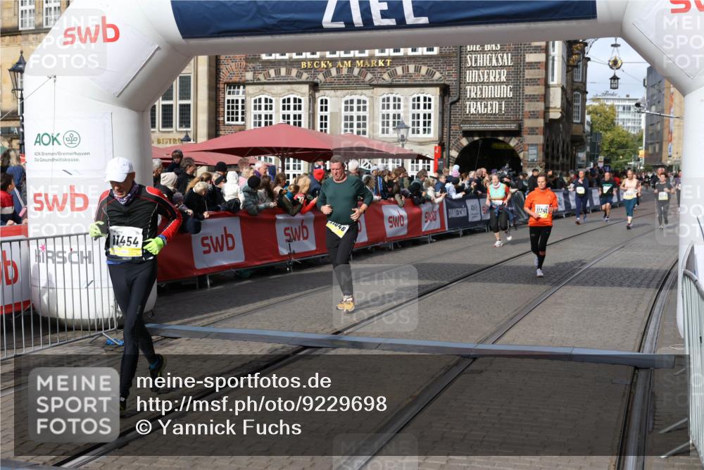 05.10.2025 - 20. swb-Marathon Bremen Yannick Fuchs http://msf.ph/oto/9229698 05.10.2025 11:02:20 Ziel 9363, 9426, 10301, 10508, 11014, 11340, 11454, 11646 meine-sportfotos.de